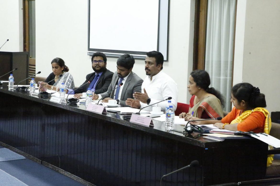 ජාතික තරුණ සංගමයේ සාමාජිකයින්ට පාර්ලිමේන්තුවේදී විශේෂ වැඩසටහනක්