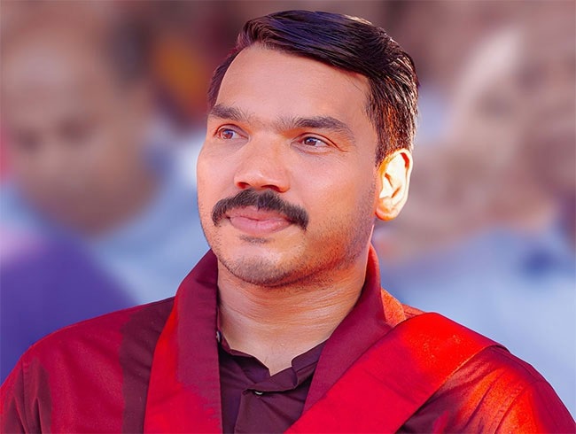නාමල් රාජපක්ෂට එරෙහි නඩුවක් ජනවාරියේ කැඳවීමට නියෝග